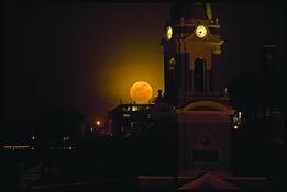 Super_moon_over-the-rhine