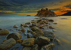 Sunset_over_whytecliff_park