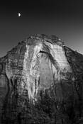 Moonrise_over_red_arch_mountain