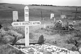 Wounded_knee_cemetary