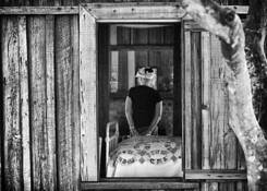 Woman_by_bed