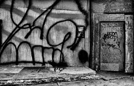 Graffiti_with_door
