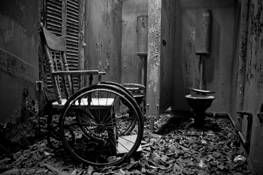 Abandoned_bathroom