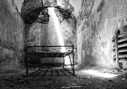 Eastern_state_penitentiary_cot_and_light