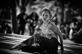 Dancers_in_the_park_10