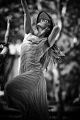 Dancers_in_the_park_2