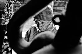 Old_man_and_the_hand