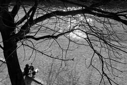 Playing_guitar_on_the_river_bank