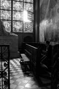 Praying_at_the_notre-dame_cathedral