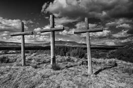 Three_crosses