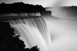 Mist_over_the_falls