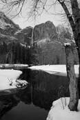 Reflection_of_winter_yosemite_fall