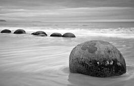Moeraki_boulders