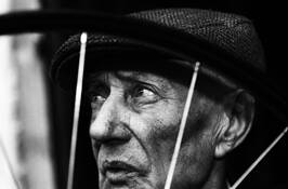 Portrait_of_the_last_bicycle_repairman_i