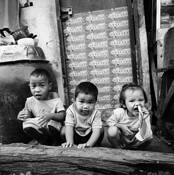 Three_children_by_the_tracks