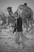 Woman_gathering_camel_dung