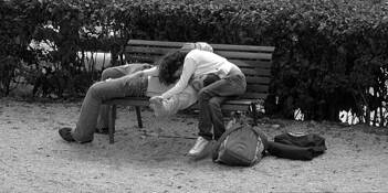 Girl_and_boy_on_bench