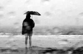 Woman_in_storm