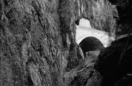 Tunnell_from_streambed