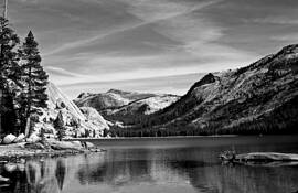 Lake_tenaya