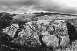 Cracked_granite