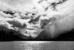 Storm_over_maligne_lake