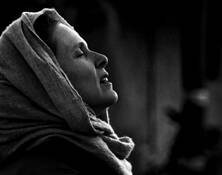 Woman_at_church