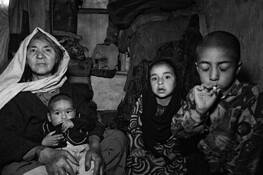 Familys_moking_opium