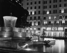 The_plaza_fountain_at_night