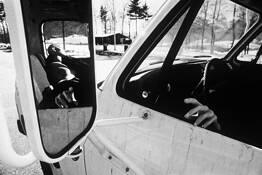 Mannequ_in_mirror_truck_i70