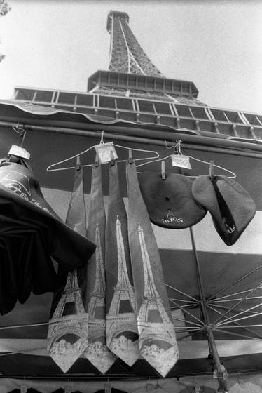 Eifel_tower_and_ties