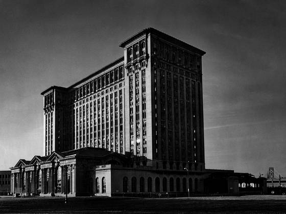 Michigan_central_train_station_3