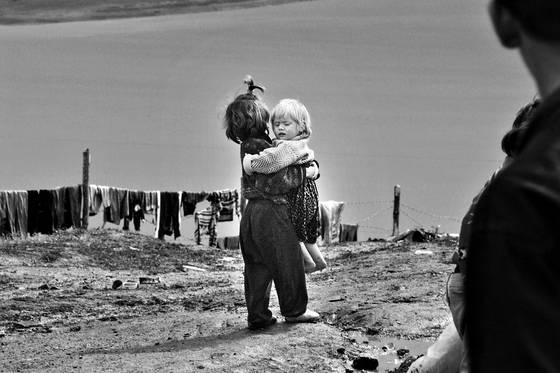 Girls_in_refugee_camp