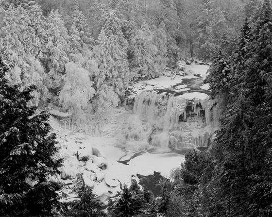 Blackwater_falls_in_winter