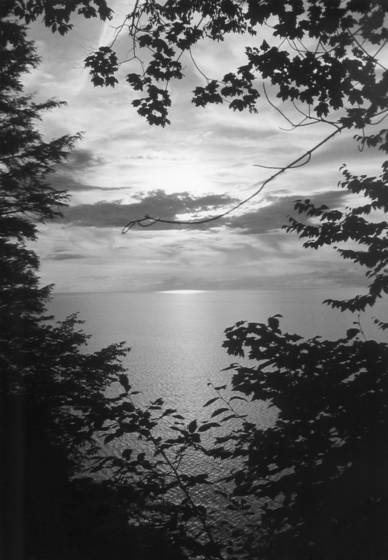 Sunset_over_water