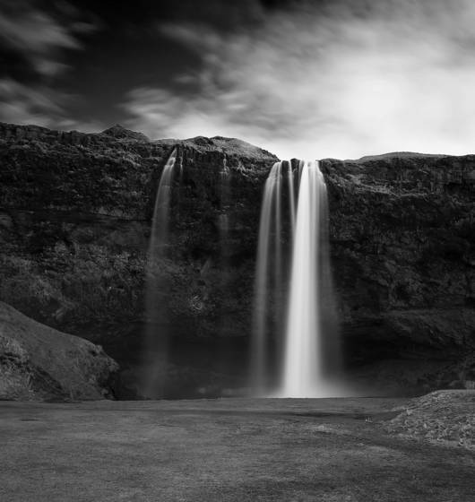 Seljalands_waterfall