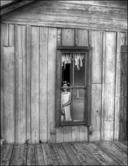 Olivia_in_store_window