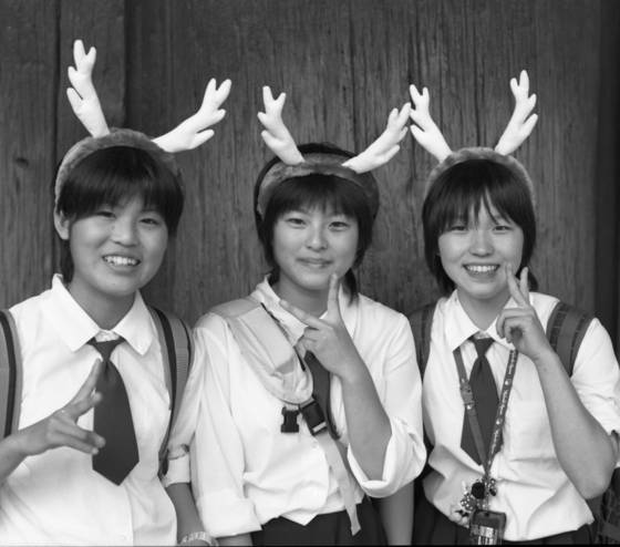 Girls_with_antlers