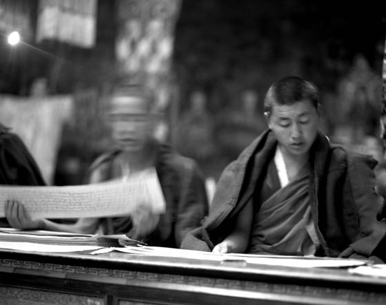 Monks_reading