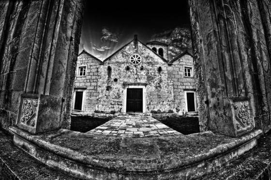 A_church_inside_a_church_3
