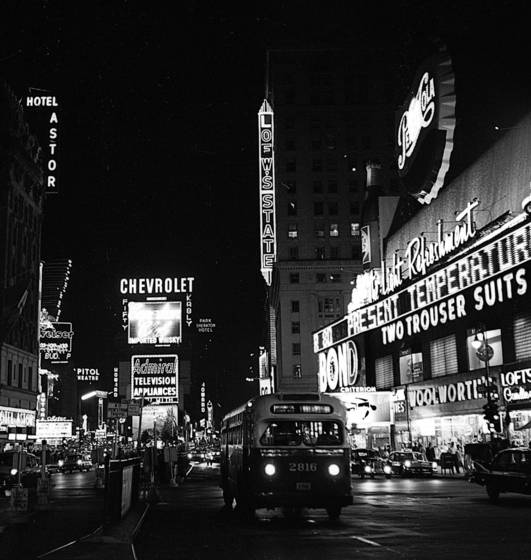 Bus_in_times_square