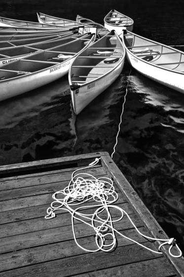 Tethered_canoes