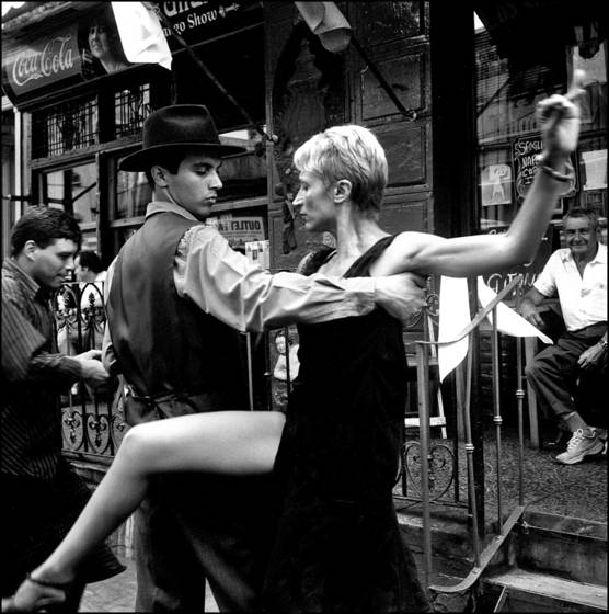 Tango_dancers_3