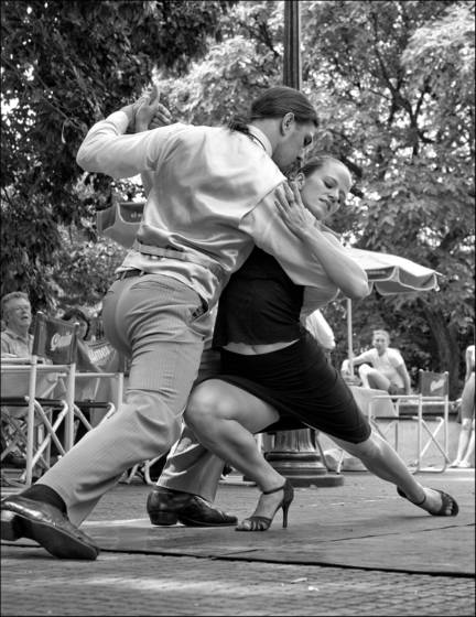 Tango_dancers_4