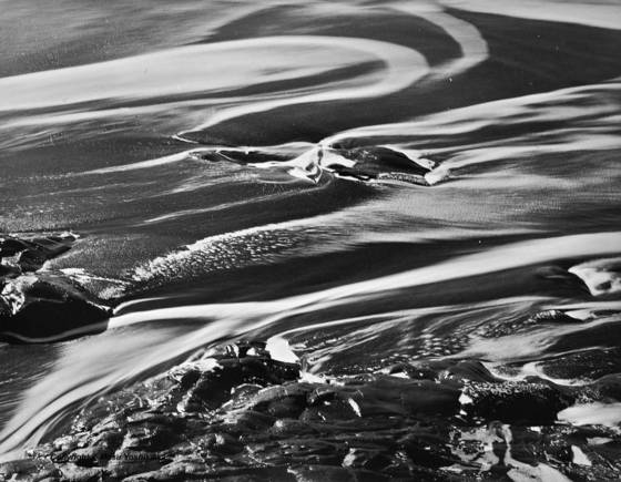 Rocks_and_wave