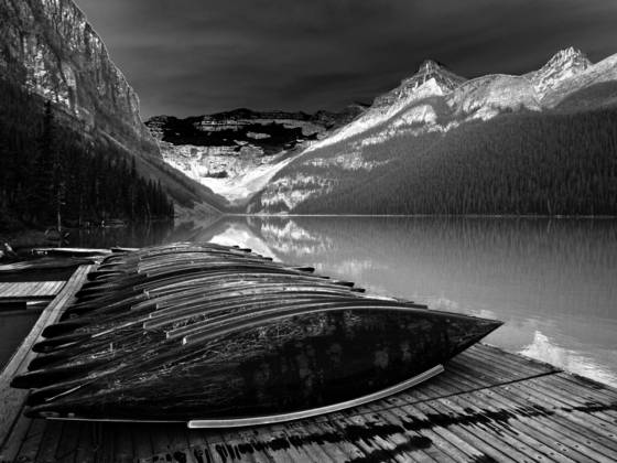 Early_morning_by_the_lake