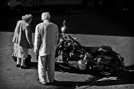 Senior_bike_admirers