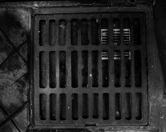 Grate_in_grate
