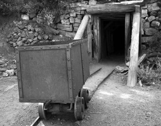 Mine_shaft_and_cart