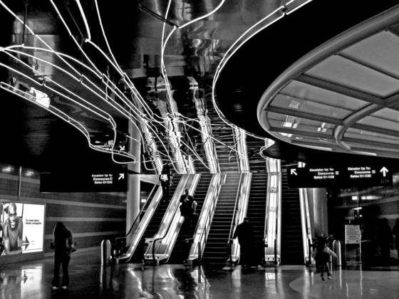O_hare_concourse_1
